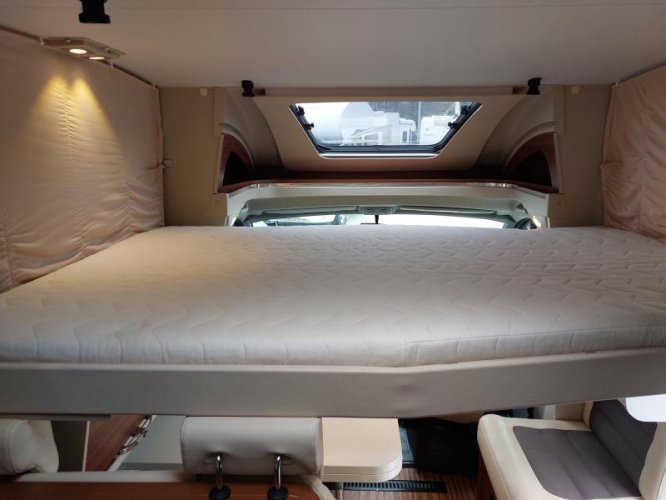 Adria Matrix Supreme 670 SL - lengtebedden + hefbed  foto: 13