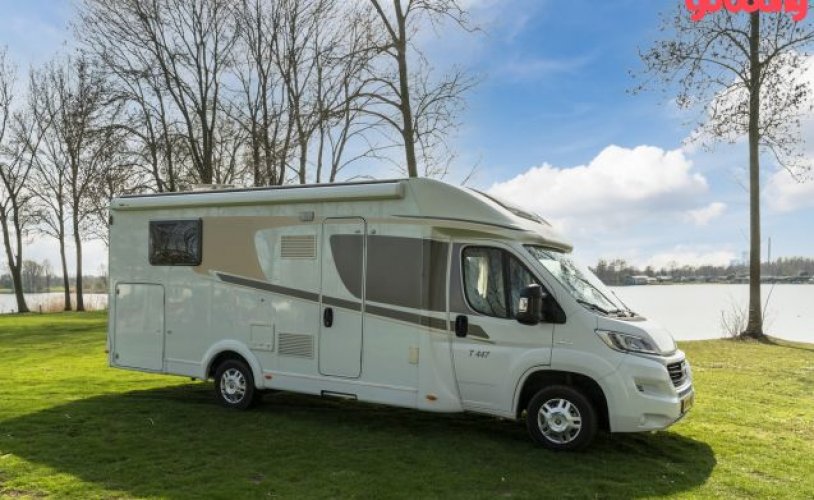 Carado 4 pers. Rent a Carado camper in Oosterhout? From € 106 pd - Goboony photo: 1