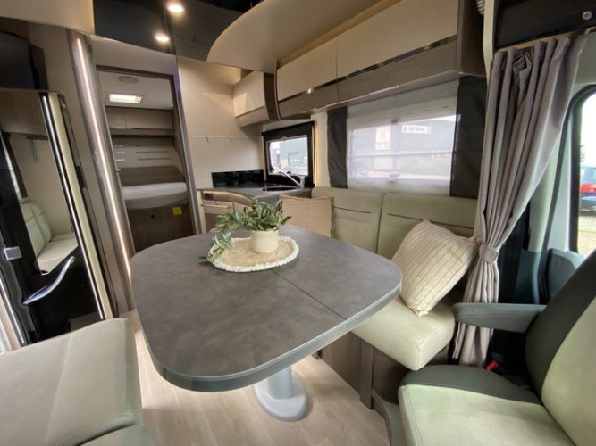 Chausson Titanium 768 Automaat Queensbed 24.809km 2019 foto: 12