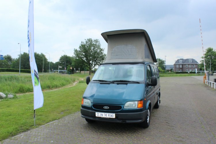 Ford Transit, Compact bus-camper met Hefdak, op diverse plekken bijgewerkt. Alleen geschikt voor iemand die er zelf iets aan kan doen. Marum foto: 0