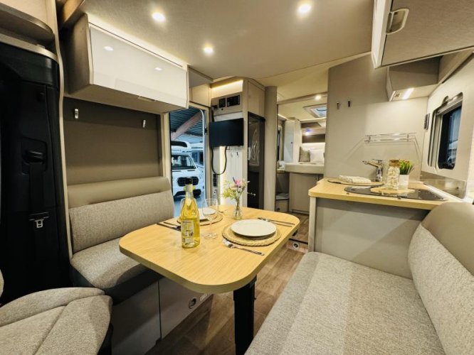 Hymer Tramp 695 S 9-Traps Automaat Mercedes  foto: 8