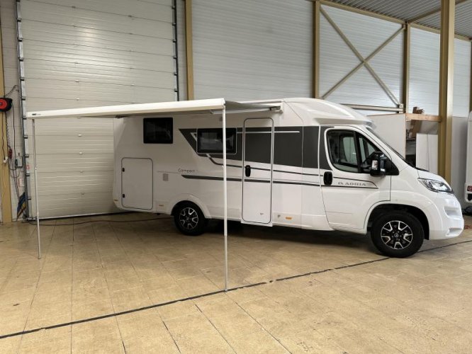 Adria Compact Axess SL ex-verhuur /enkele bedden 