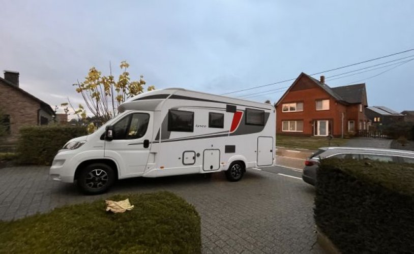 Burstner 4 pers. Louer un camping-car Bürstner à Tilburg À partir de 103 € pj - Goboony photo : 0