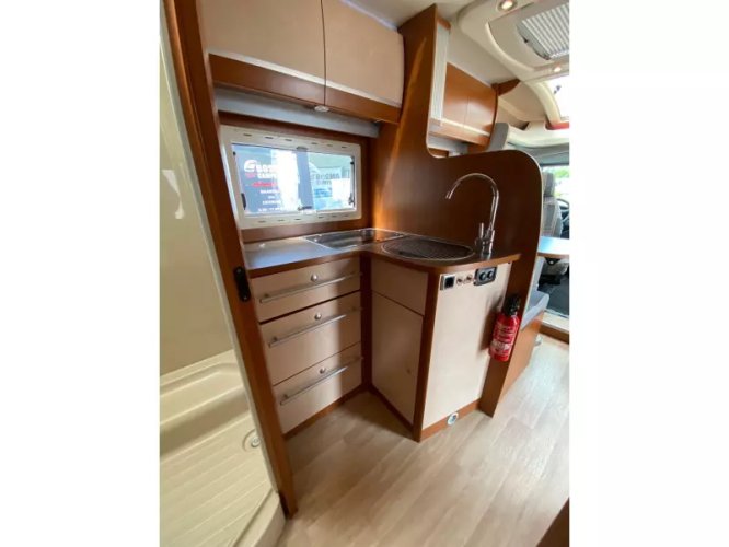 Chausson Welcome 78 Queensbed 83000 km 2010  foto: 15