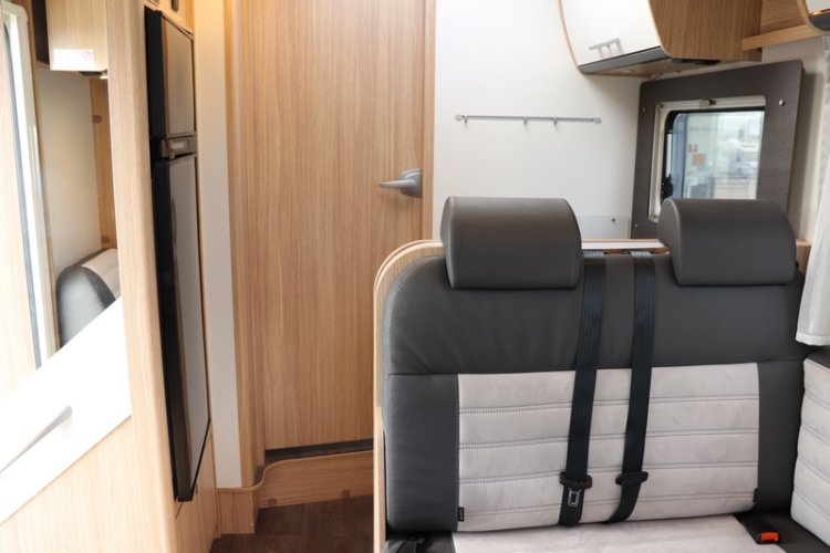 Sunlight Adventure Edition T 69 L met Queens en hefbed Fiat 140 pk collectie 2021 Hymer ( 72  foto: 45