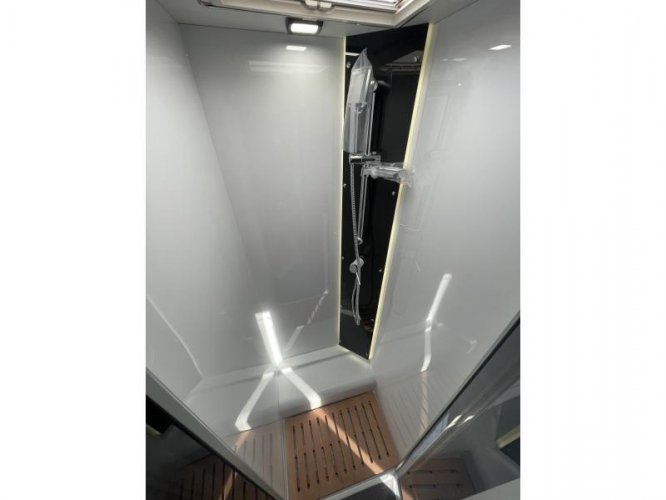 Chausson Titanium Ultimate 777 met hefbed  foto: 19