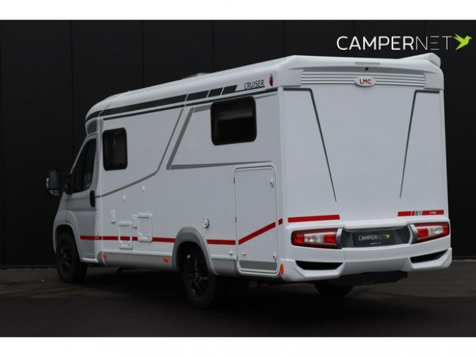 LMC Cruiser V646 3-G 140pk JTD | Nieuw uit voorraad leverbaar | Lengtebedden | Panoramisch dak |