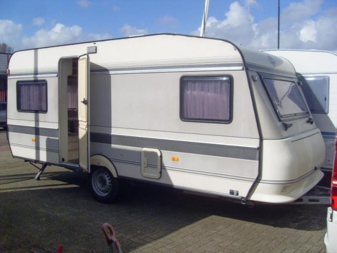 Hobby Classic 495 with a New roof awning photo: 0