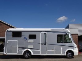 Knaus 650 MEG Sky plus Fiat 2.3 150Pk Automatic | Length beds | Lift bed | Roof air-conditioning | Shower/WC | XXL Garage | Dish TV|TOP CONDITION