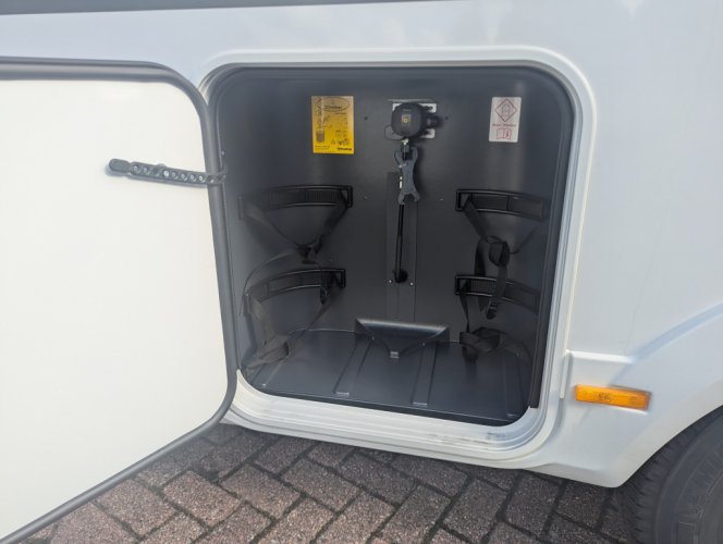 Adria Matrix Axess 650 SL enkele bedden lengtebedden