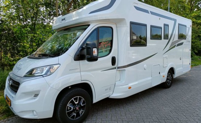 McLouis 4 pers. Rent a McLouis motorhome in Westerbork? From € 145 pd - Goboony photo: 0