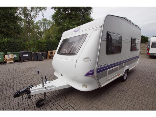 Hobby Excellent 400 SF voortent, vastbed 