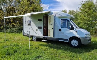 Hymer 3 pers. Rent a Hymer camper in Weesp? From €72 per day - Goboony