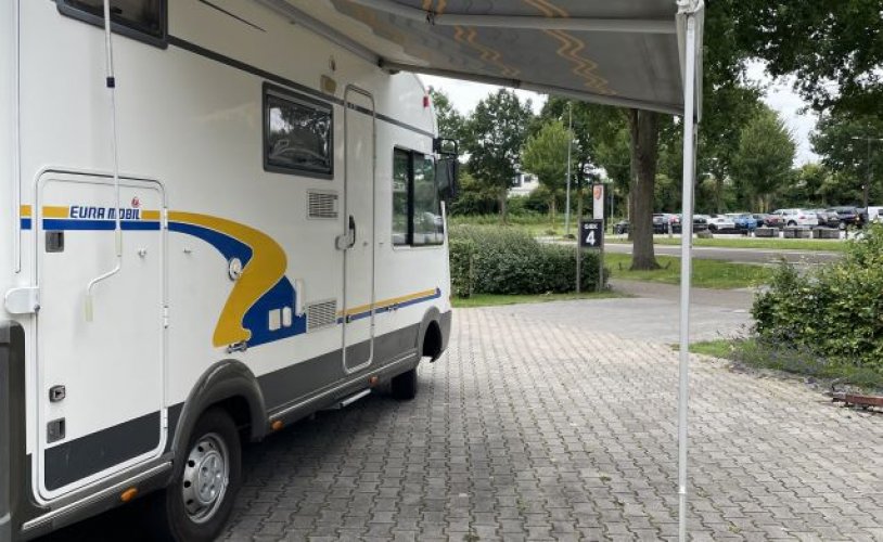 Eura Mobil 4 pers. Eura Mobil camper huren in Zeewolde? Vanaf € 85 p.d. - Goboony