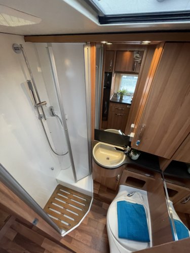 HYMER T674 CL Exclusive Line DAKAIRCO LEVELSYSTEEM LUCHTVER foto: 8