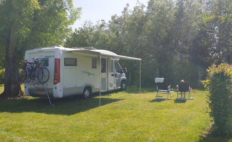Chausson 3 pers. Rent a Chausson camper in Heerhugowaard? From € 90 pd - Goboony photo: 1