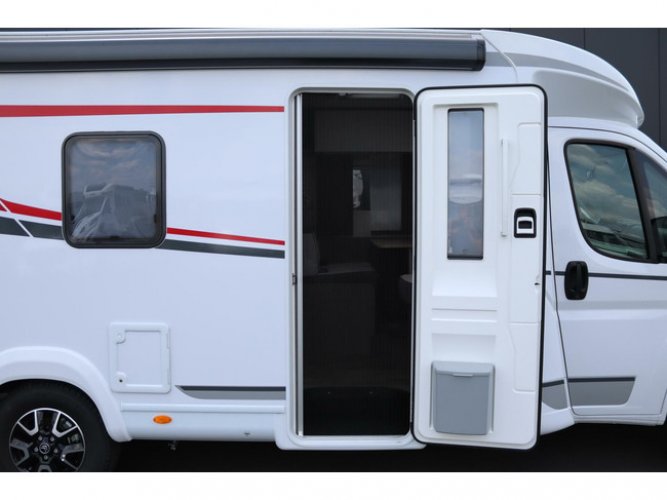 LMC Tourer T730G 165pk | Lengte bedden | Panoramisch dak | Winterpakket |