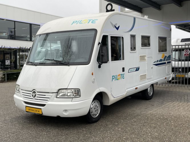 Adria PILOTE P40 FRANSBED+HEFBED FACE TO FACE AIRCO