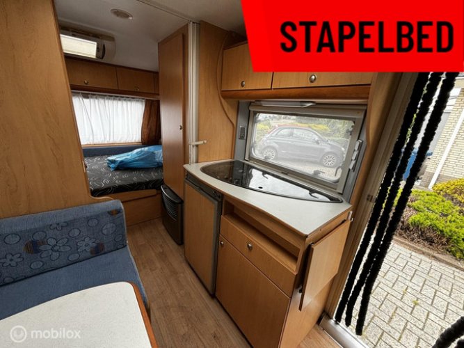 Delta caravans 466D stapelbed vast bed treinzit 935KG foto: 9