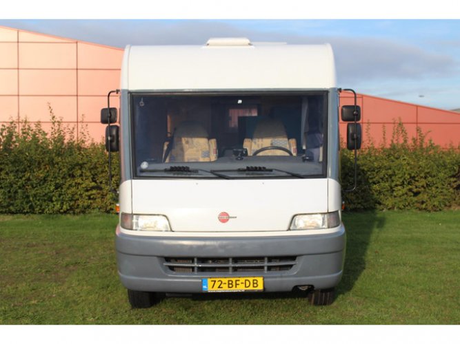 Fiat 230 Burstner 2.5 Tdi 116 PK, Motorairco, Frans bed / vast bed. foto: 7