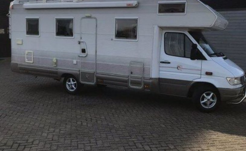Rimor 6 pers. Louer un camping-car Rimor à Eindhoven ? À partir de 121 € pd - Goboony photo : 0