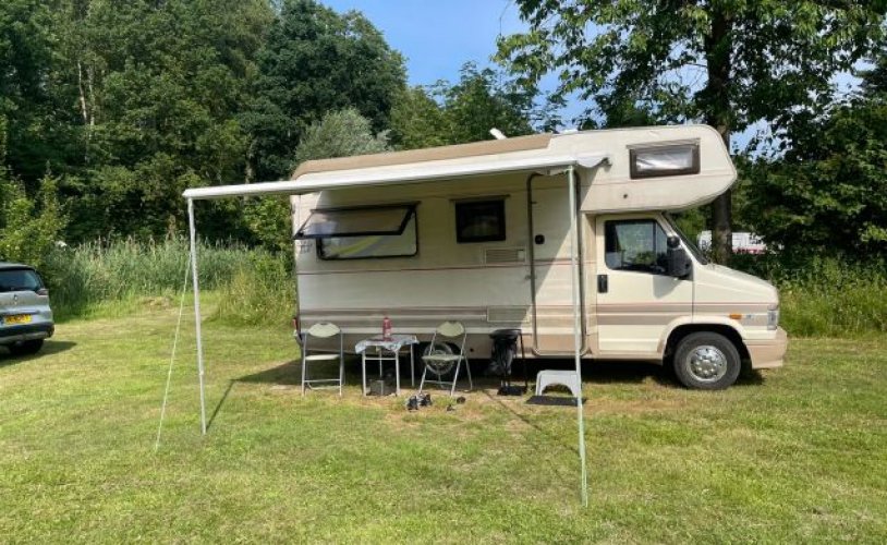 Dethleff's 4 pers. Louer un camping-car Dethleffs à Amersfoort ? À partir de 68 € pj - Goboony photo : 1