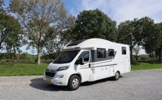 Adria Mobil 4 pers. Louer un camping-car Adria Mobil à Amsterdam ? À partir de 150 € par jour - Goboony
