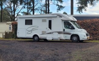 McLouis 4 pers. Rent a McLouis motorhome in Kudelstaart? From € 105 pd - Goboony