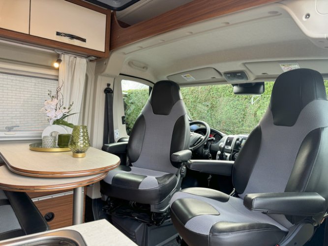 Pössl Globecar Campscout B 640 Hefdak 180 pk AUTOMAAT Euro6 Fiat Ducato Maxi**Lengtebedden/5 slaapplaatsen/Bomvol opties/2e eigenaar/S foto: 6