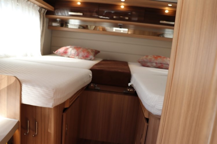 Knaus Sun TI 650 Platinum compact 6.99 m enkele bedden vlakke vloer (43  foto: 40