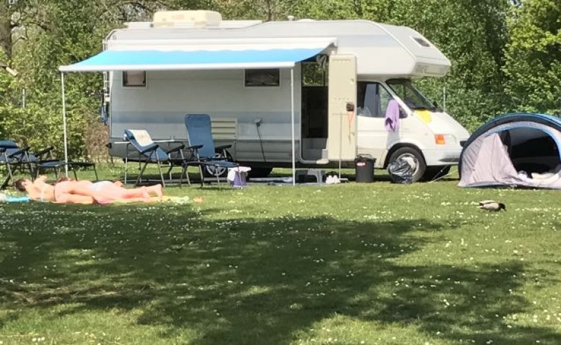 Gué 5 pers. Louer un camping-car Ford à Zwanenburg? À partir de 67 € pj - Goboony photo : 1