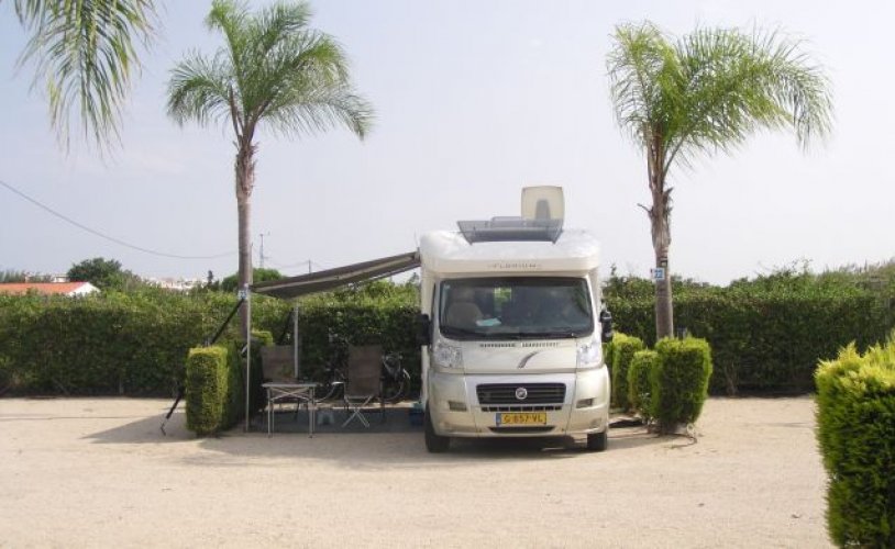Rapido 4 pers. Rent a Rapido motorhome in Huizen? From € 121 pd - Goboony photo: 0