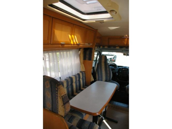 Hymer Tramp 575 Fransbed, draaistoelen.  foto: 6