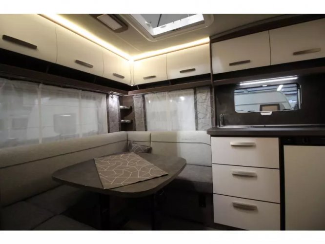 Knaus Sport Silver Selection 450 FU Boogluifel met voorw  foto: 12