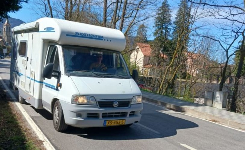 Adria Mobil 3 pers. Adria Mobil camper huren in Echt? Vanaf € 78 p.d. - Goboony foto: 0