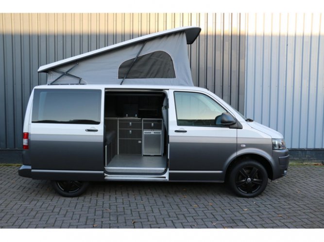 Volkswagen Transporter Camper, Calfornia Look, 4 slaapplaatsen, zeer kompleet! foto: 5