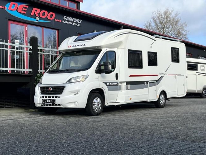 Adria Matrix Plus 670 SC - Queensbed en hefbe  foto: 5