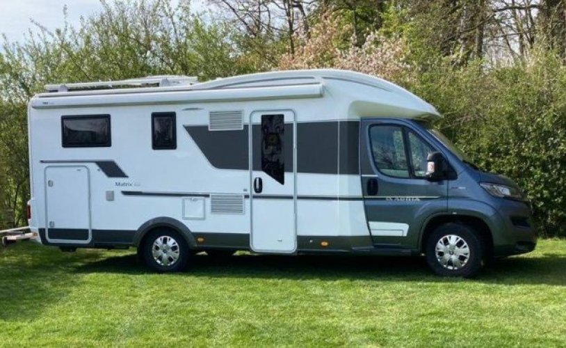Adria Mobil 4 pers. Louer un camping-car Adria Mobil à Lelystad? À partir de 109 € pj - Goboony photo : 0