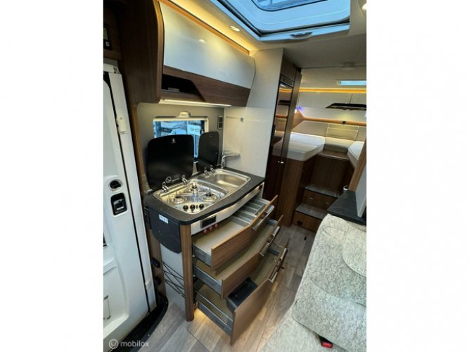 Hymer B580 MC Automaat Enkele Bedden Hefbed Silverline XXL Garage foto: 10