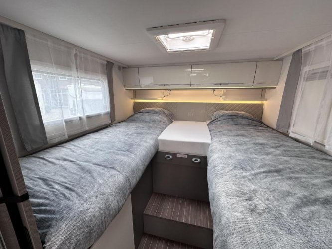 Hymer Etrusco 7400 SBC face/face zit en 2x1 bed  foto: 10