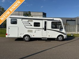 Hymer Exsis-I 578 Lengthwise fold-down bed