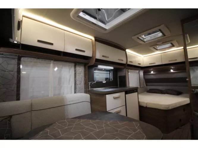 Knaus Sport Silver Selection 450 FU Boogluifel met voorw  foto: 5