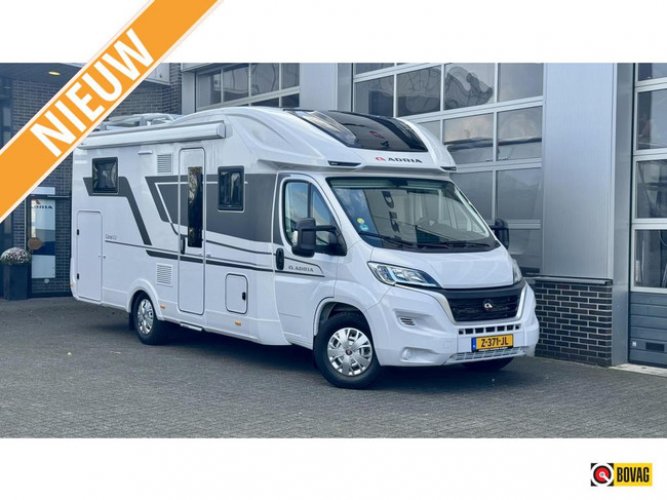 Adria Coral Plus 670 DL 9 Traps Automaat hoofdfoto: 1