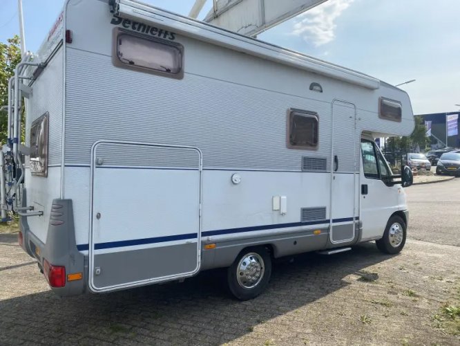 Dethleffs Globetrotter 6 PERS Met stapelbed &XXL garage 