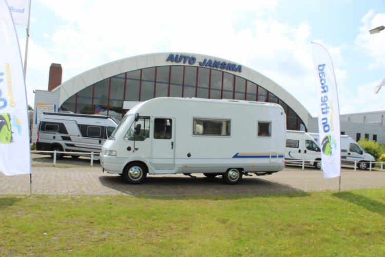 Bürstner i 572 integraal 122 pk, 4 pers dinette, hefbed, nette camper voor zijn leeftijd, Bj. 2002 Marum Groningen