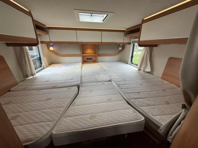 Hymer Exsis-I 588 autom lengtebedden  foto: 18