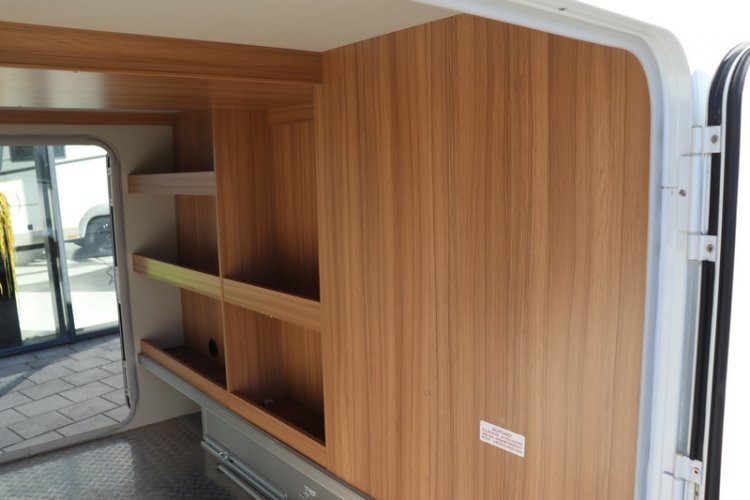 Knaus Sun TI 650 Platinum compact 6.99 m enkele bedden vlakke vloer (43  foto: 17