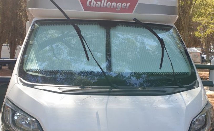 Challenger 4 pers. Challenger camper huren in Nuth? Vanaf € 121 p.d. - Goboony