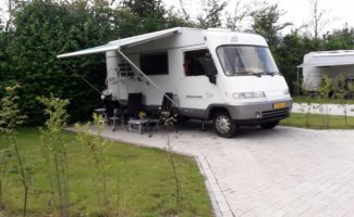 Hymer 5 pers. Rent a Hymer motorhome in Dordrecht? From € 68 pd - Goboony