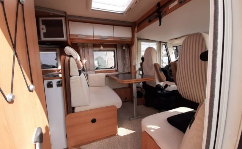Dethleffs 4 pers. Rent a Dethleffs motorhome in Oosterhout? From € 182 pd - Goboony photo: 1